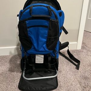 Hiking carry for children.